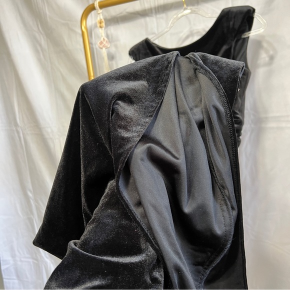 AZAZIE BLAIR
Sheath Pleated Velvet Floor-Length Dress black - Picture 8 of 9